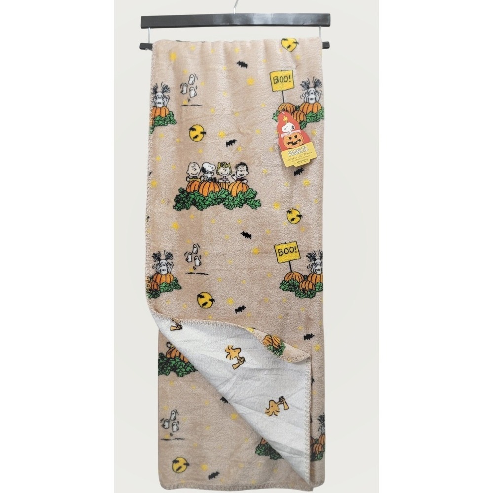 Peanuts Halloween Snoopy Pumpkin Patch VelvetLoft Throw Blanket Berkshire 50x70